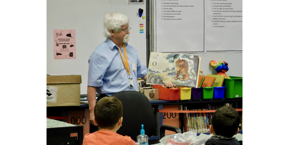 Ridgefield’s Community Librarian, Sean McGill, visited South Ridge Elementary to promote the Fort Vancouver Regional Library’s (FVRL) Summer Reading Program