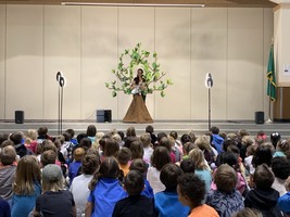 Stellaluna Puppet Show